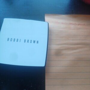 Bobbi Brown Vitamin Enriched Pressed Finishing Powder in Golden Brown